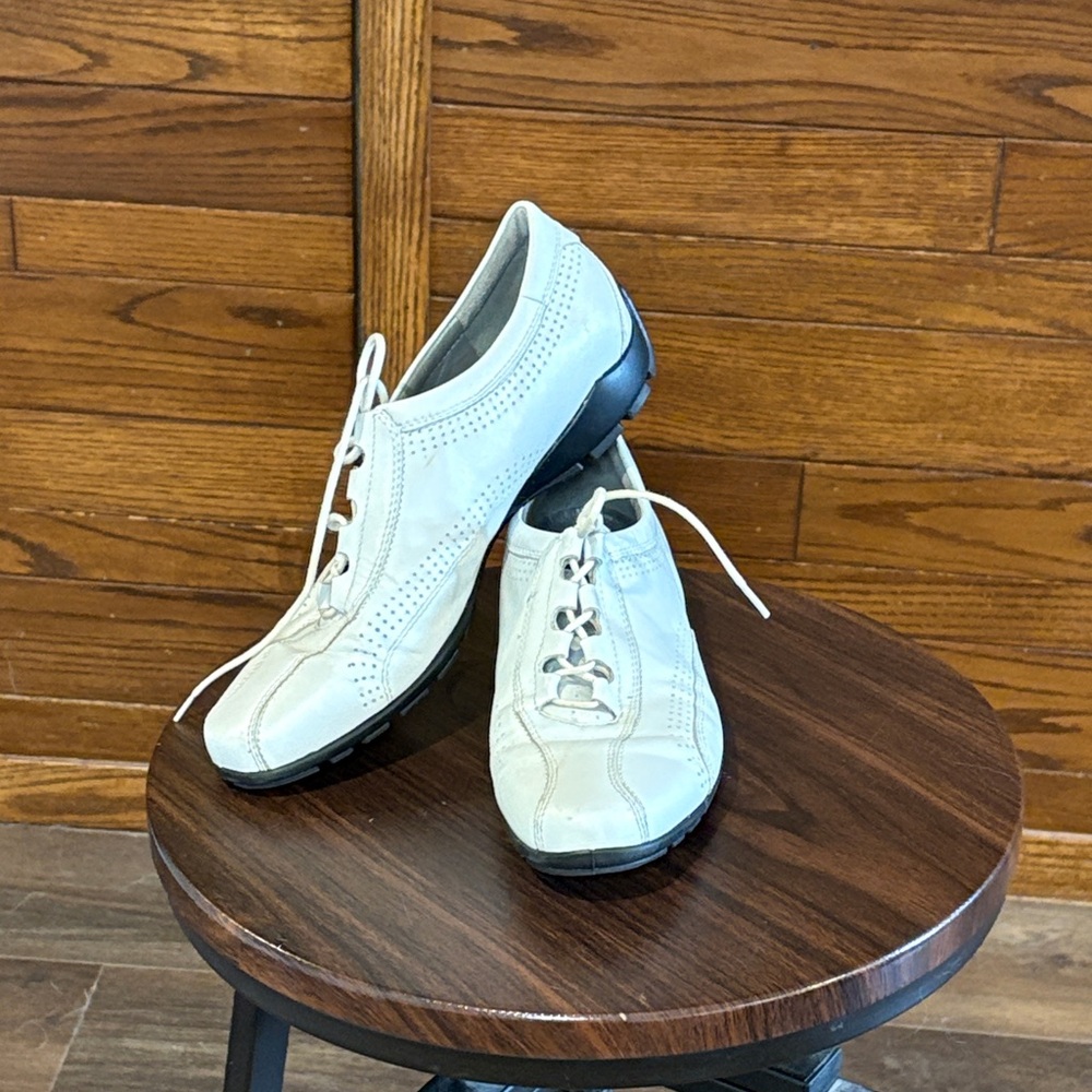 Ecco Women's Off-White Leather Sneakers